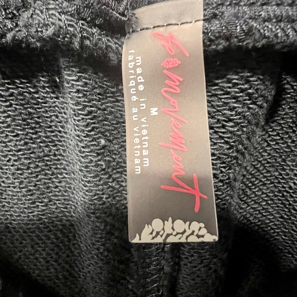 Free People Movement HalfwayThere shorts navy blue medium - Picture 6 of 6